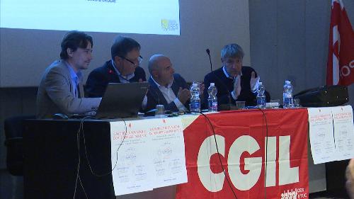 Maurizio Landini (Componente segreteria nazionale CGIL) interviene al convegno "Lavoro e innovazione, quale ripresa per il FVG" - Pordenone 19/10/2017